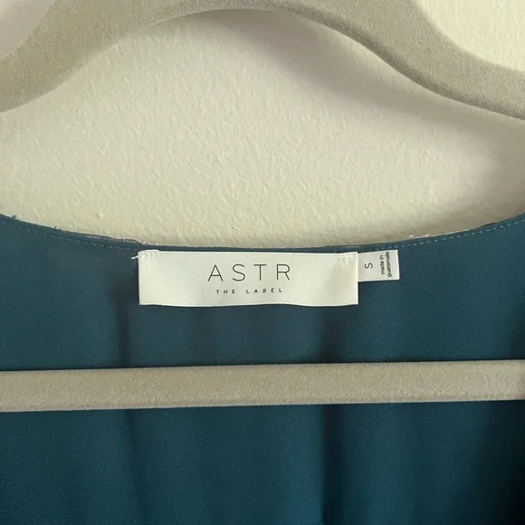 Beautiful Cropped Floral Blouse - Picture 4 of 5